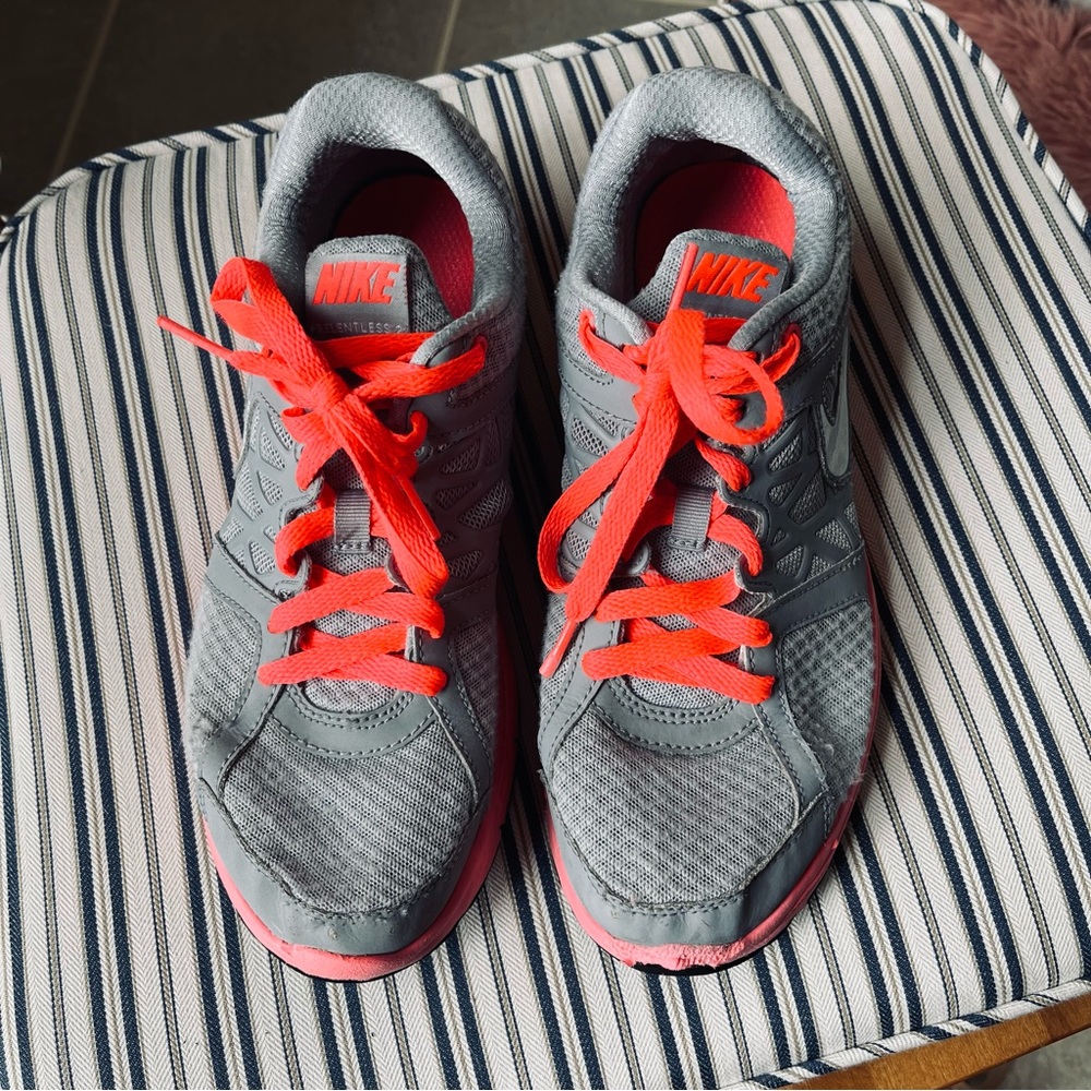 ♻️ Nike Relentless 2 Hot Pink Laces Size 8.5 Perfect for Tasks like Cleaning